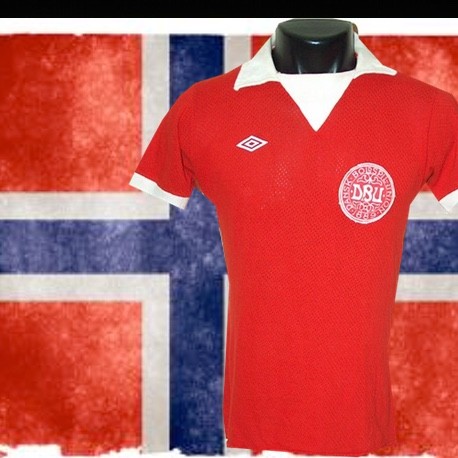 Camisa retrô Dinamarca vermelha logo-1980